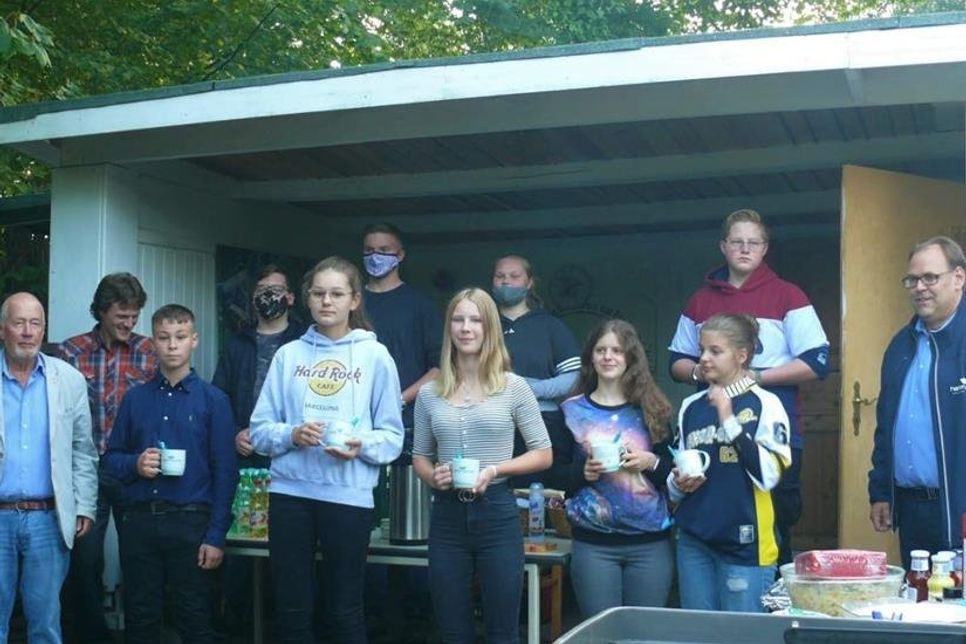Mit einem gemeinsamen Grillnachmittag wurde das politische Interesse der Kinder und Jugendlichen honoriert.
