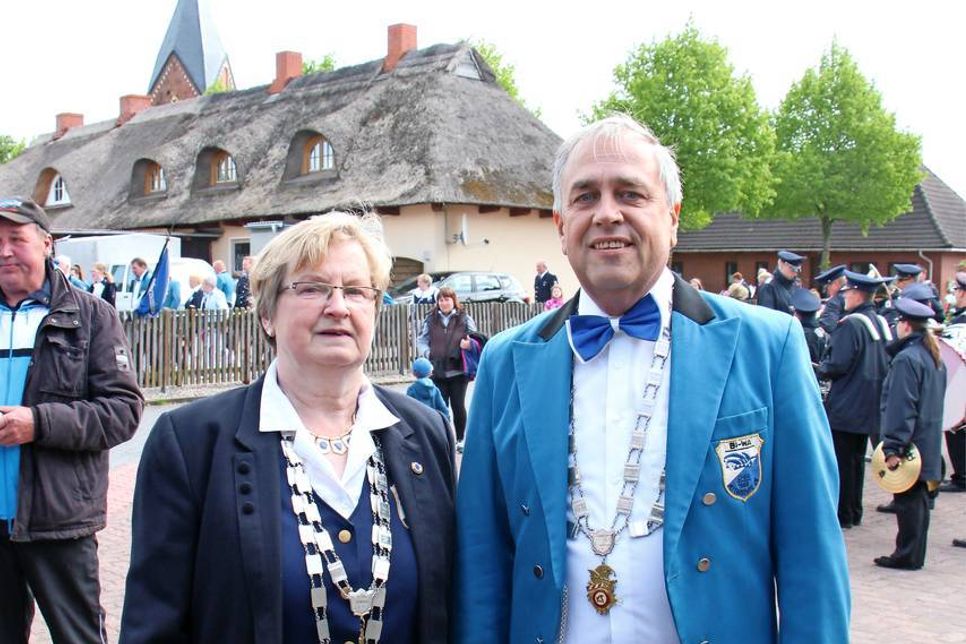 Das neue Vereinskönigspaar Hannelore Jöns und Peter Blume stand bereits am Samstag nach einem internen Wettkampf fest.