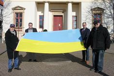 Bürgervorsteher Sönke Sela, Propst Dirk Süssenbach, Bürgermeister Mirko Spieckermann und Pastor Andreas Hasse (v. lks.) rufen zur Mahnwache auf.