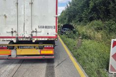 Polizeibericht: Kollision zwischen Lkw und Pkw auf der A1