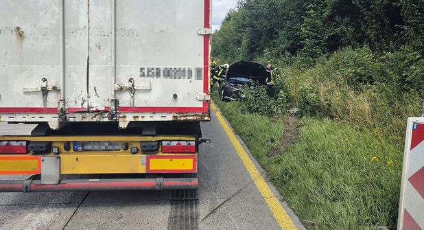 Polizeibericht: Kollision zwischen Lkw und Pkw auf der A1