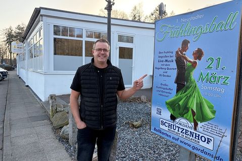 Der Veranstalter und Betreiber des Schützenhof Neustadt Gordan Lockowandt möchte mit der Veranstaltung einen neuen gesellschaftlichen Treffpunkt für Neustadt und Umgebung schaffen.