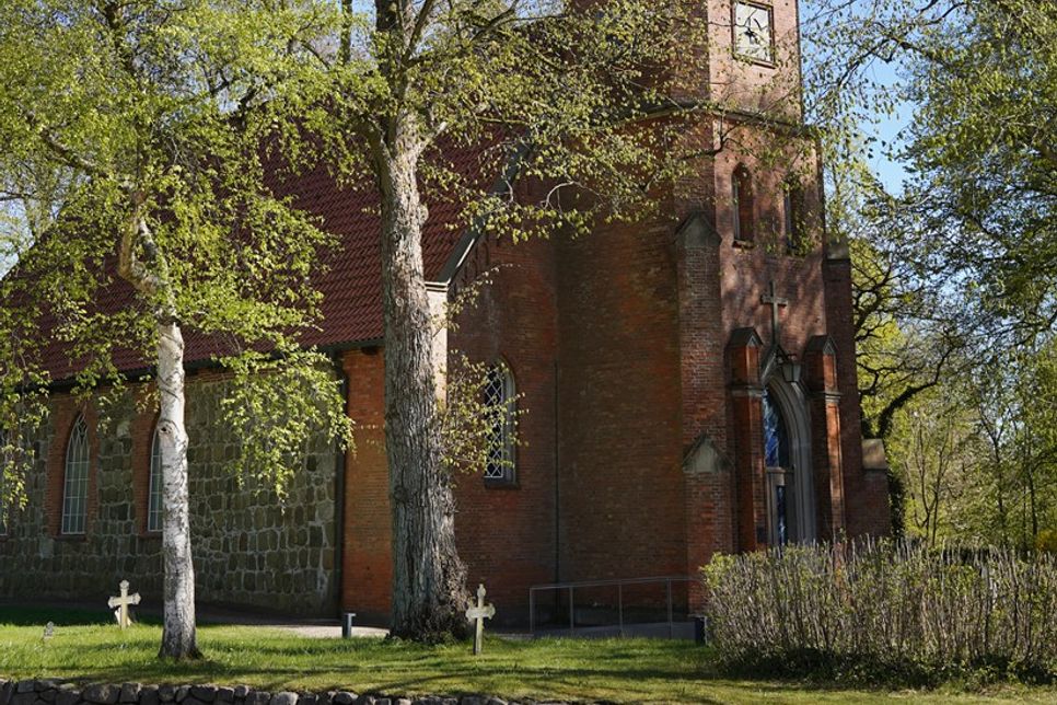 Die Kirche zu Schönwalde ist eine von Benediktinermönchen errichtete Feldsteinkirche aus der Zeit der mittelalterlichen Kolonisation.