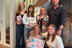 Jens Westen, Stephanie Apel und die Medien-AG des Küstengymnasiums stellen das Buch-Projekt des Kinder und Jugend Netzwerk Neustadt vor.