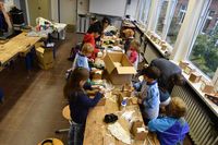 Zwei Tage lang wurde im Werkraum der Schule geschnitten, gemalt, geschraubt und geklebt.