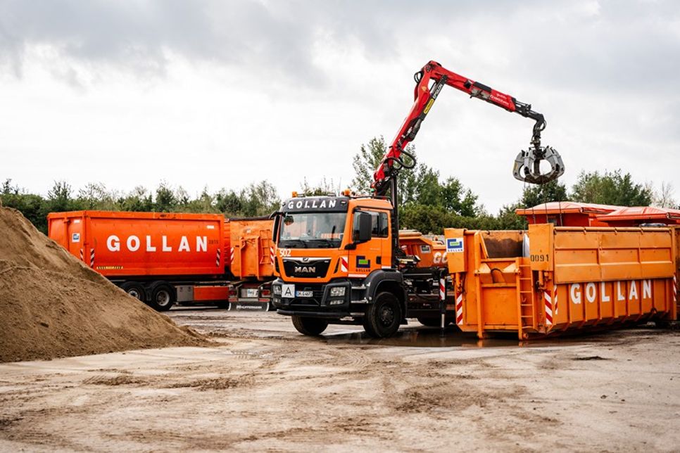 Neben der Hauptverwaltung, der Kfz-Werkstatt und den Baugewerken laufen auf dem weitläufigen Betriebsgelände zahlreiche Arbeitsschritte rund um Recycling, Baustoffe und Entsorgung zusammen.