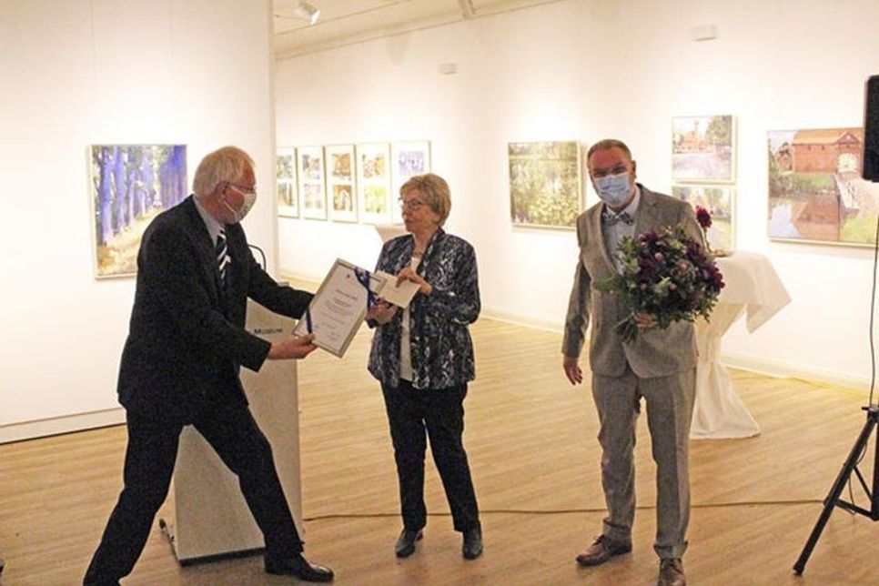 Marianne Loocks erhielt den Kulturpreis des Kreises Ostholstein für ihr ehrenamtliches Engagement im Bereich musikalischer Bildung und die Leitung des Flötenensembles Schönwalde