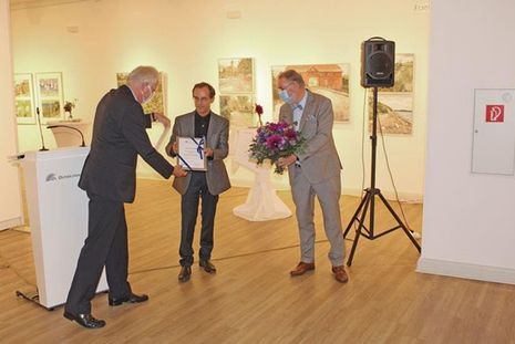 Sergej Tcherepanov erhielt den Kulturpreis des Kreises Ostholstein für seine Arbeit als künstlerischer Leiter der Sommerkonzertreihe in der St.-Petri-Kirche zu Bosau und die Leitung der Musikakademie für junge Musiker