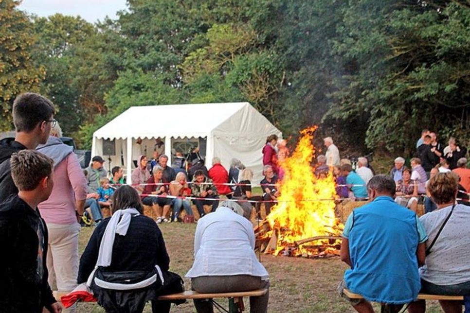 Das Lagerfeuer ist entfacht
