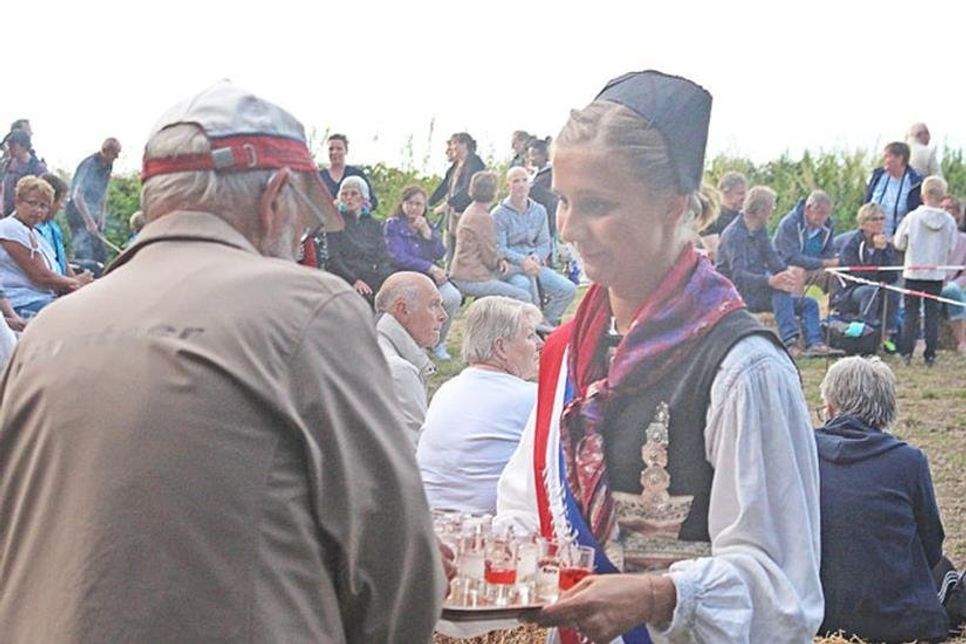 Kornprinzessin Henriette Nebendahl reicht den Korn