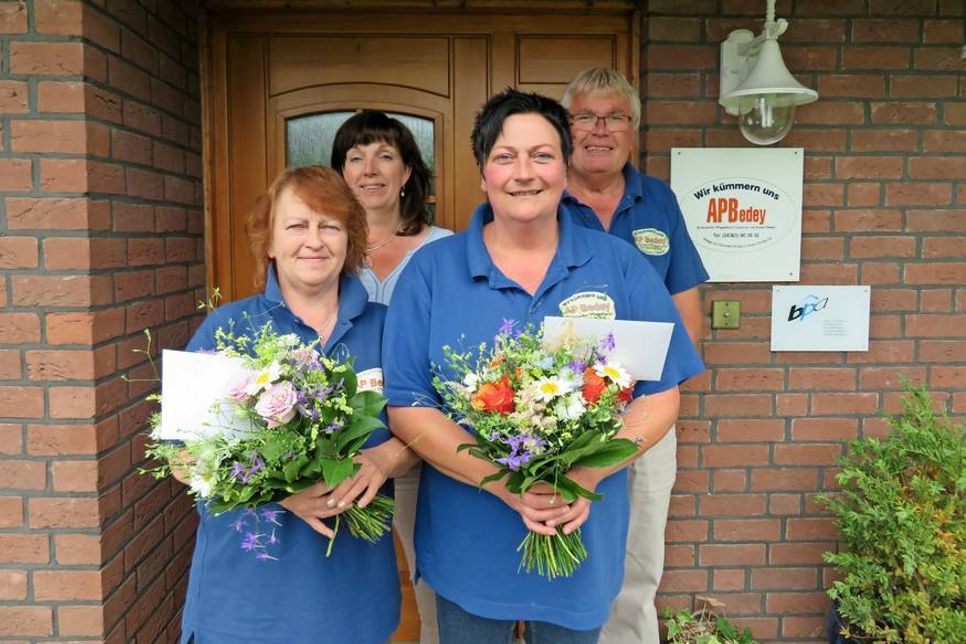 Elke Bein und Beate Nielsen feierten ihr 10-jähriges Bestehen beim Ambulanten Pflegedienst Bedey.