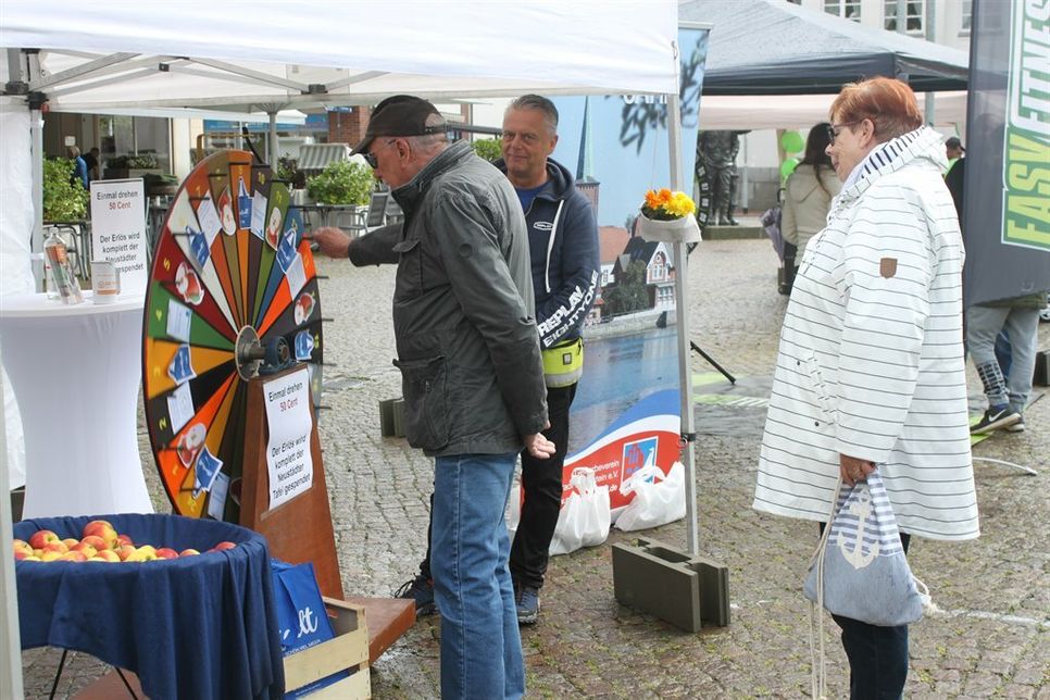 Glücksmomente am Stand des Gewerbevereins.