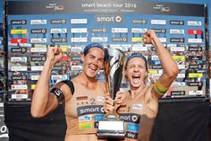 Glückliche Gewinner: Die Gold-Mädels Kira Walkenhorst (links) und Laura Ludwig holten sich auch den Titel als Deutsche Meister. (Foto: Hoch Zwei/Joern Pollex)