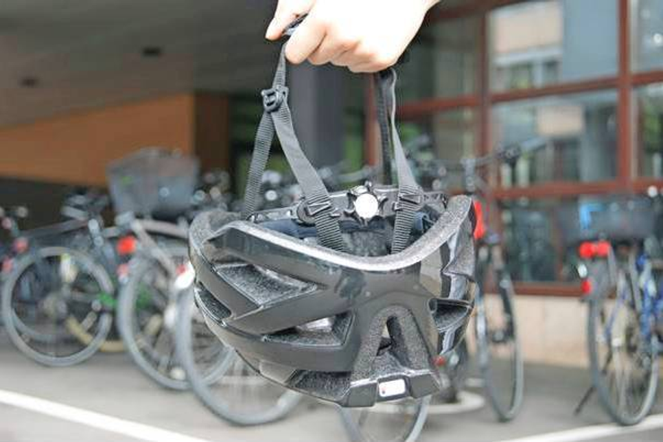 Radfahren erfreut sich immer größerer Beliebtheit, aber die wenigsten Radler tragen einen Helm. (Foto: Württembergische Versicherung AG)