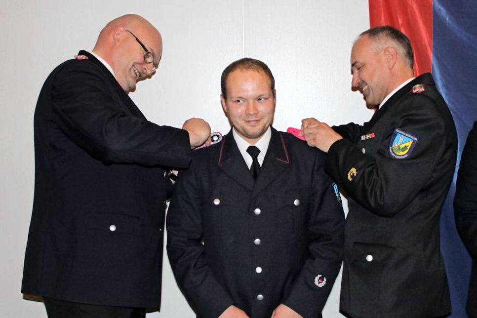 Zum Hauptfeuerwehrmann zwei Sterne befördert wurde Kai Evers.