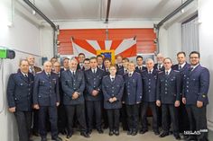 Alle Mitglieder mit Hans-Jürgen Pöppel (2. v. lks.) und Gemeindewehrführer Patrick Bönig (re.).