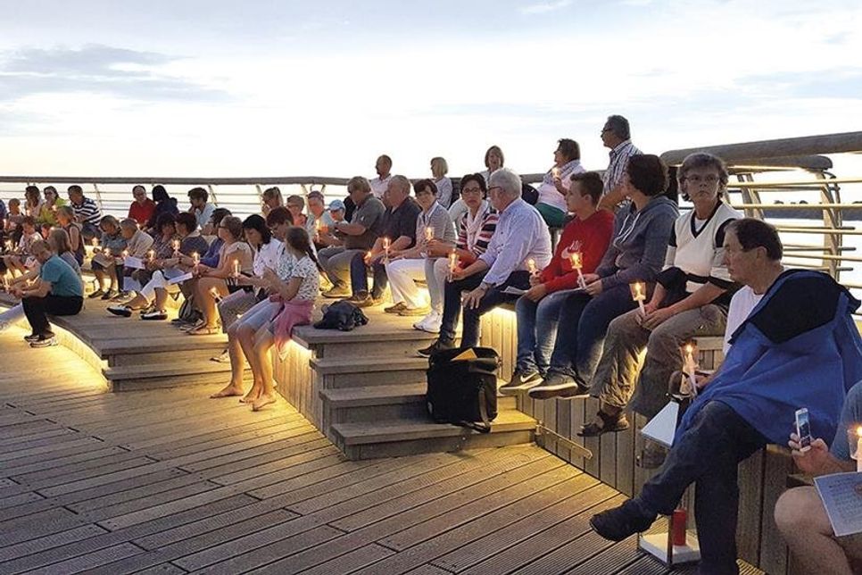 „Atempause am Meer“ auf dem Kopf der Niendorfer Seebrücke. (Foto: KKOH)