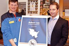 „Sie sind ein Mann der Taten. Sie packen an und bewegen etwas. Und genau dafür sind wir Ihnen sehr dankbar“, sagte Stephan Grunwald (SHFV) bei der Übergabe der Urkunde an Preisträger Robert Leu (l.). Foto: SVO/hfr