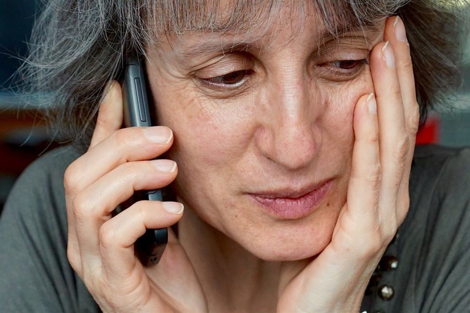 Sprechen Sie am Telefon nie über Ihre persönlichen und finanziellen Verhältnisse. Lassen Sie sich am Telefon nicht unter Druck setzen. Geben Sie Betrügern keine Chance, legen Sie einfach den Hörer auf.