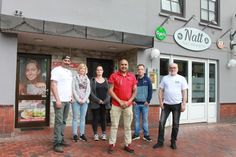 Inhaber Gurjinder Singh (Mi.) mit einem Teil seines Teams.