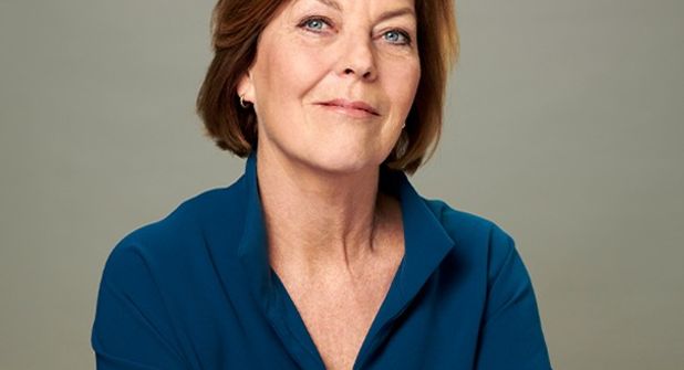 Dora Heldt liest bei der „Neustädter Kulturmatinee“ aus ihrem neuesten Buch „Die Familienangelegenheiten der Johanne Johansen“.