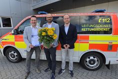 Rdh. Vorstand Christian Kraft, Prof. Dr. Wolfgang Dersch und Rettungsdienstleiter Michael Mallé (v. lks.).