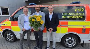 Rdh. Vorstand Christian Kraft, Prof. Dr. Wolfgang Dersch und Rettungsdienstleiter Michael Mallé (v. lks.).