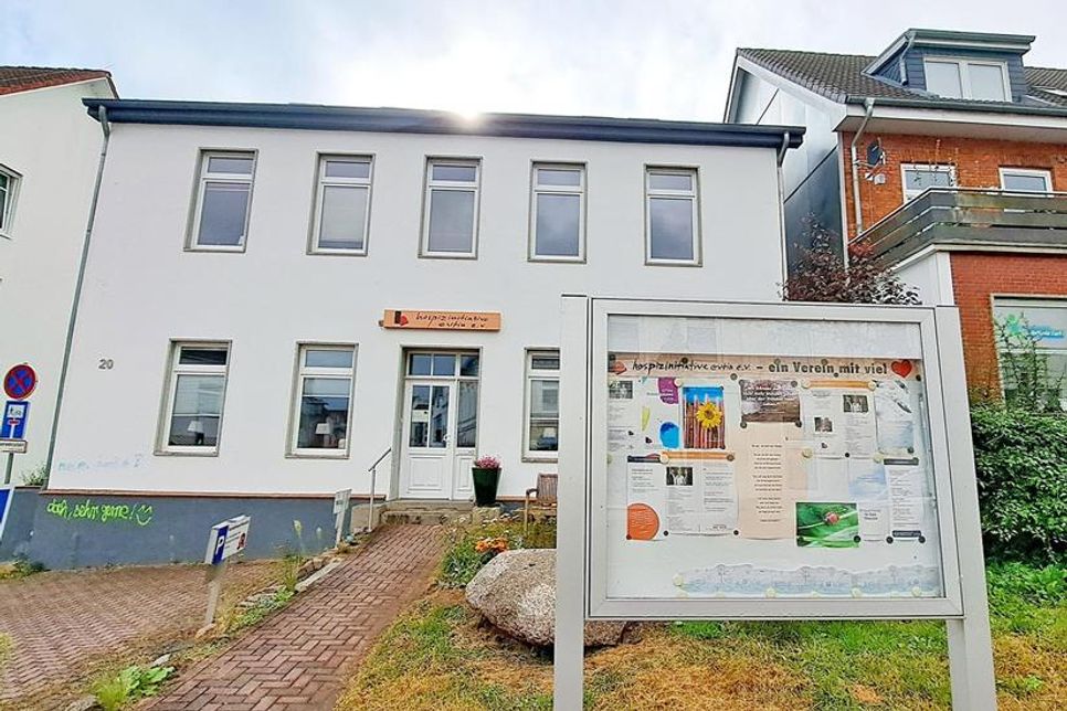 Im Gebäude in der Albert-Mahlstedt-Straße 2 in Eutin treffen sich die Teilnehmer des Frühstücks.