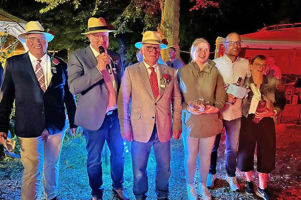 Die Ältermanner Karsten Marzian, Karsten Prokoph und Carsten Gonsior mit den Gewinnern Lara Prokoph, Michael Sellmann und Britta Köster.