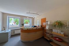 Die Physiotherapiepraxis Schwarck in Neustadt erweitert ihr Angebot um Krankengymnastik am Gerät auf einer neuen Trainingsfläche.