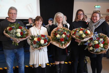 Mit einem Blumenstrauß geehrt: Thorsten Dreschke, Kornelia Schlundt, Christiane Loose, Tina Schmid und Regina Reshöft (v. lks.)