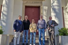 Bürgervorsteher und Bürgermeister verabschieden Michael Böckenhauer, Claudia Zimmler und Willy Heckel.