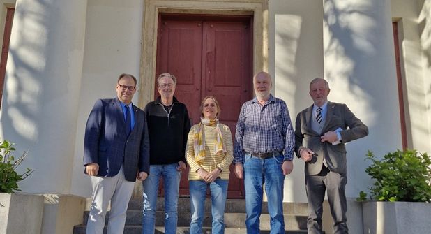Bürgervorsteher und Bürgermeister verabschieden Michael Böckenhauer, Claudia Zimmler und Willy Heckel.