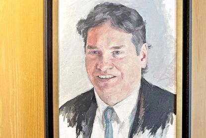 Künstler Udo Dettmann hat das Porträt nach eigenen Fotoaufnahmen von Stefan Leyk 2024 begonnen und den Gemäldeentwurf 2025 am Modell fertig gestellt.