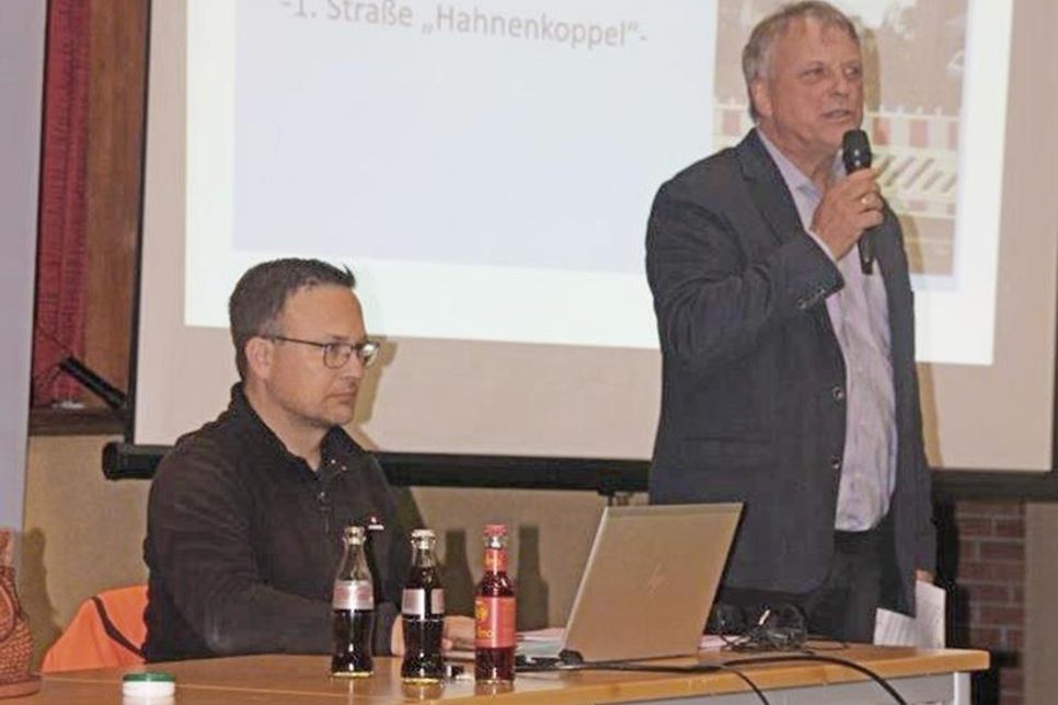 Bürgermeister Dirk Sohn moderierte die Versammlung.