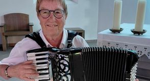 „Ulla & Friends & Band“ spielen unter der Leitung von Ulla Borchert in der Marienkirche Kirchnüchel.