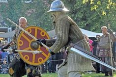 Kampfszene nach mittelalterlichem Vorbild, hier vorgestellt am Kreismuseum in Plön beim Slawentag 2023.