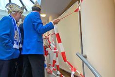 Eine zusätzliche Stellwand konnte die närrische Truppe nicht aufhalten.