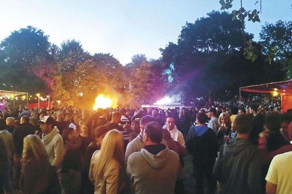 Das Buschfest in Luschendorf hat in der Ostseeregion längst Kultstatus erreicht. Am kommenden Samstag steigt die große Party zum 43. Mal.  Foto: VA/hfr