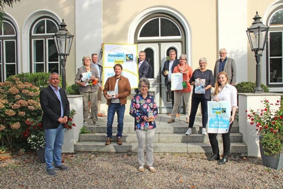Am 24. September kamen im Rathaus in Oldenburg zur Urkundenübergabe „Fairtrade Town“ die Unterstützerinnen und Unterstützer sowie die Mitglieder der Fairtrade-Steuerungsgruppe Oldenburg in Holstein zusammen.