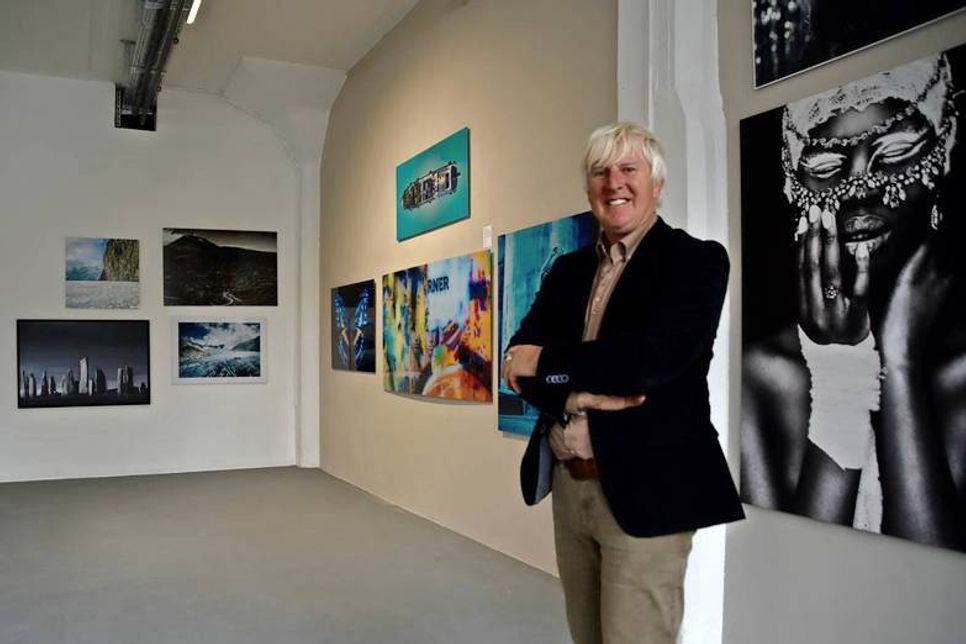 Dieter Baum zeigt zum Auftakt seiner Galerieeröffnung Werke berühmter Fotografen, die im Anschluss zugunsten der Welthungerhilfe versteigert werden sollen.