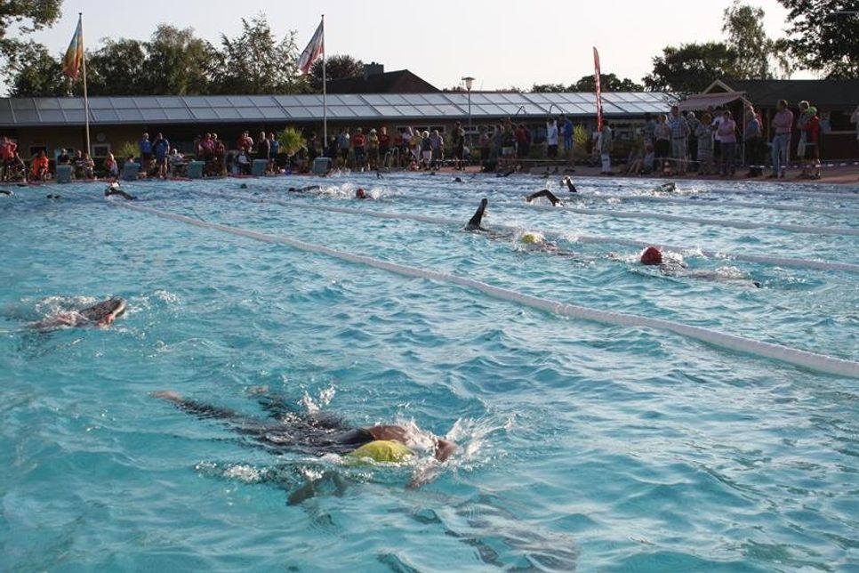 Um Punkt 7 Uhr gingen die 31 Starter am gestrigen Freitag ins Wasser.