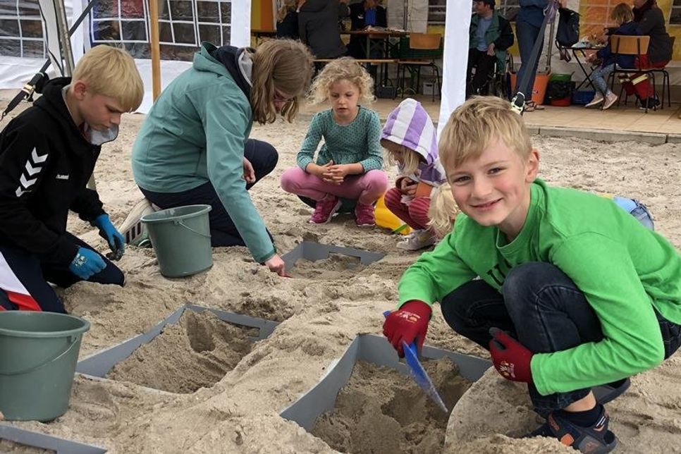 Die Nachwuchs-Archäologen mussten sorgfältig und vorsichtig bei ihren Ausgrabungen zu Werke gehen.