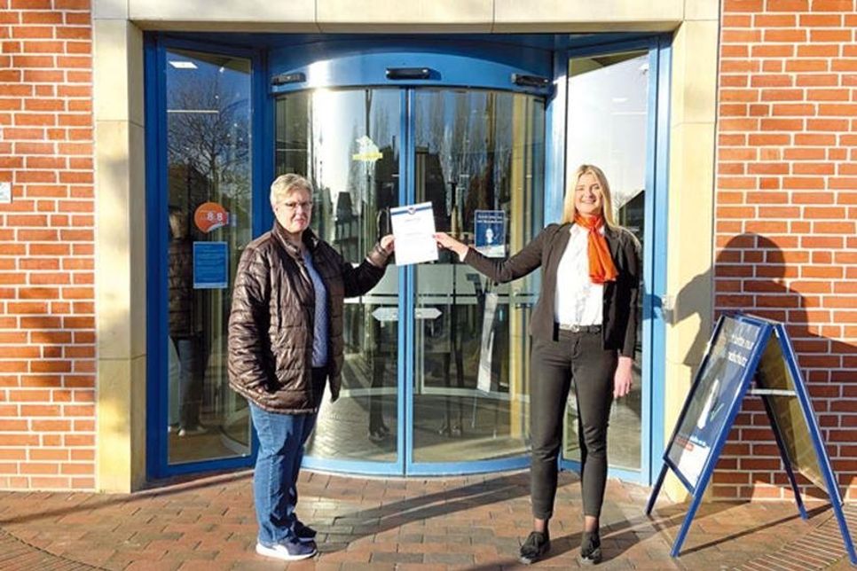 links Angelika Fleth / rechts Lena Kripke