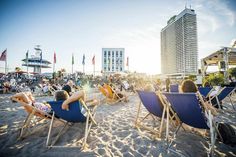 Kulturgenuss bei echtem Strand­feeling. Morgen öffnet die WEITE WELT im Ostseebad ihre Türen.