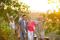 Gut versorgt in jedem Alter: In Sachen Gesundheit haben Groß und Klein oft ganz unterschiedliche  Bedürfnisse. Foto: djd/Linda AG/luckybusiness-Fotolia