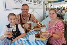Haxn, Brezn und Sauerkraut fanden auch in diesem Jahr zahlreiche Abnehmer.