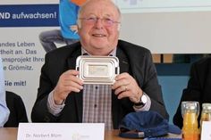 Prominenter Schirmherr: Bundesminister a.D. Dr. Norbert Blüm bei der Präsentation der „gesunden Brotdose“ in der Ostseeklinik.