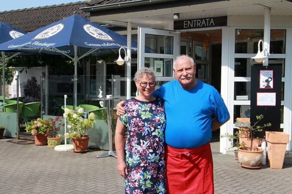 Sabine und Antonio Lagrasta vor ihrem Ristorante, das nur noch bis Ende Oktober geöffnet ist.