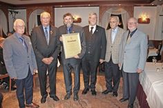 Hartmut Vitense wird vom Vorstand zum Ehrenchorleiter ernannt. Er schenkte der Liedertafel in 4 Jahren 36 neue Lieder, darunter das „Oldenburglied“ ein Gildelied zu Ehren der St. Johannis Toten- und Schützengilde von 1192 e.V. oder auch das „Mo-Mi-Fri Lied für die Freizeittreffen der Sangesbrüder.